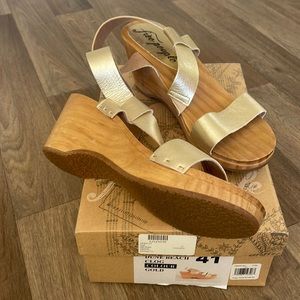 Free People, Dune Beach Clog in Gold, size 9.5 (European 41)